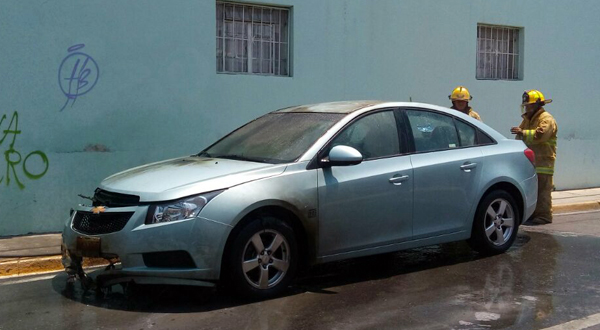 auto incendiado centro