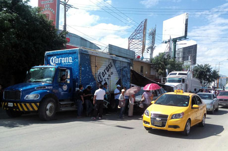 bloqueo aeropuerto 270616_1