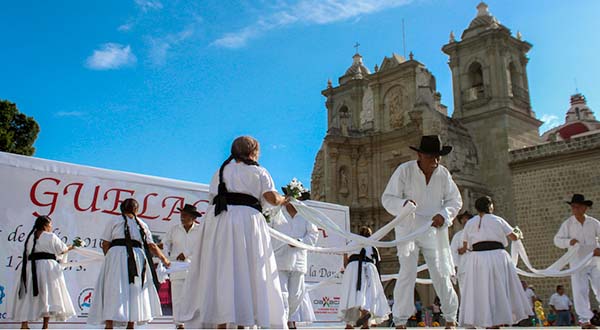 guelaguetza mayores