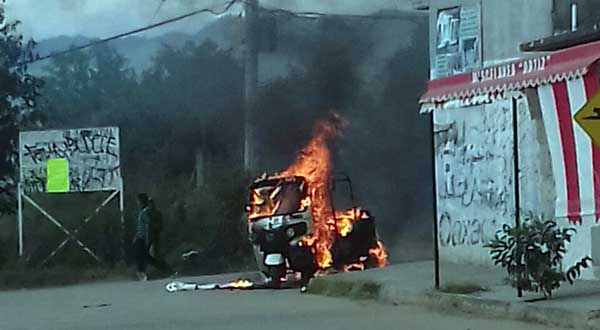 queman mototaxi 310816